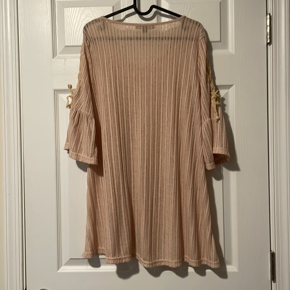 Suzanne Betro Tunic with Bell Sleeves - Picture 4 of 4